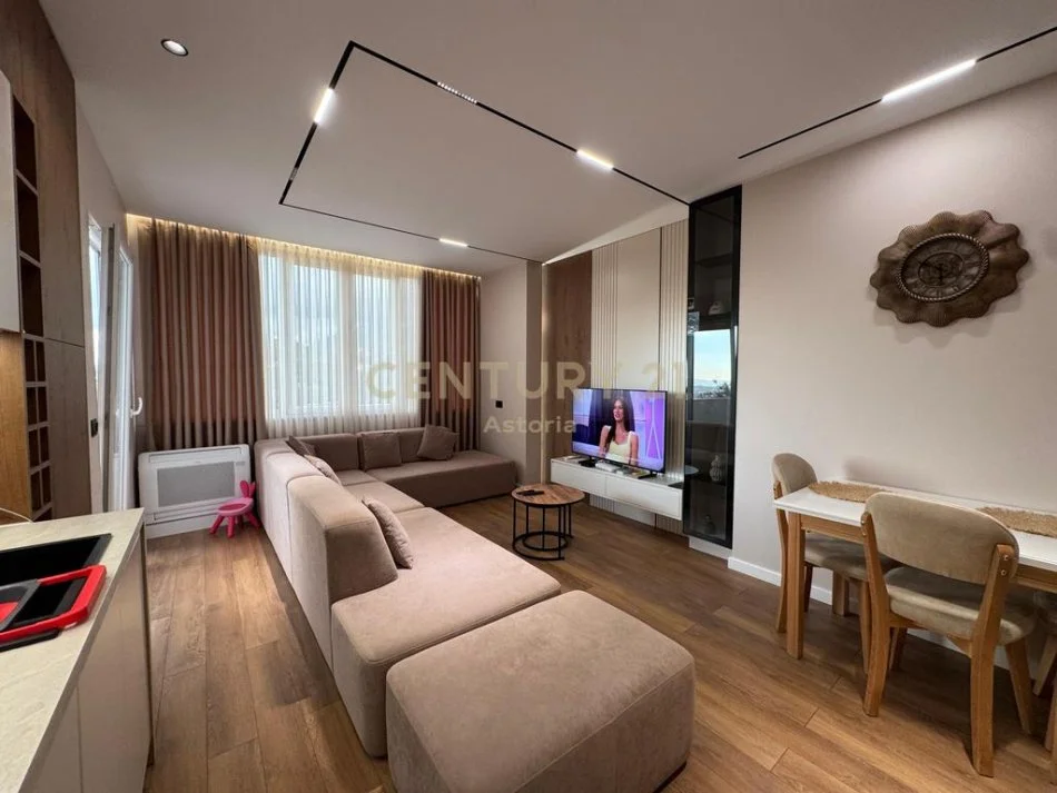 Tirane, shitet apartament 2+1 Kati 2, 106 m² 155.000 € (fresku)