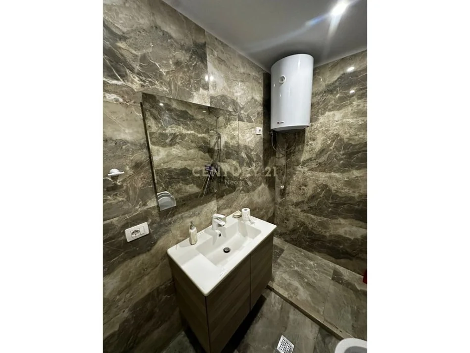 Tirane, jepet me qera apartament 2+1+Aneks+Ballkon Kati 4, 84 m² 800 € (Neom124977)