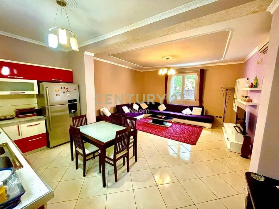 Tirane, jepet me qera shtepi 3+1+Aneks+Ballkon Kati 0, 290 m² 1.000 € (Neom124999)