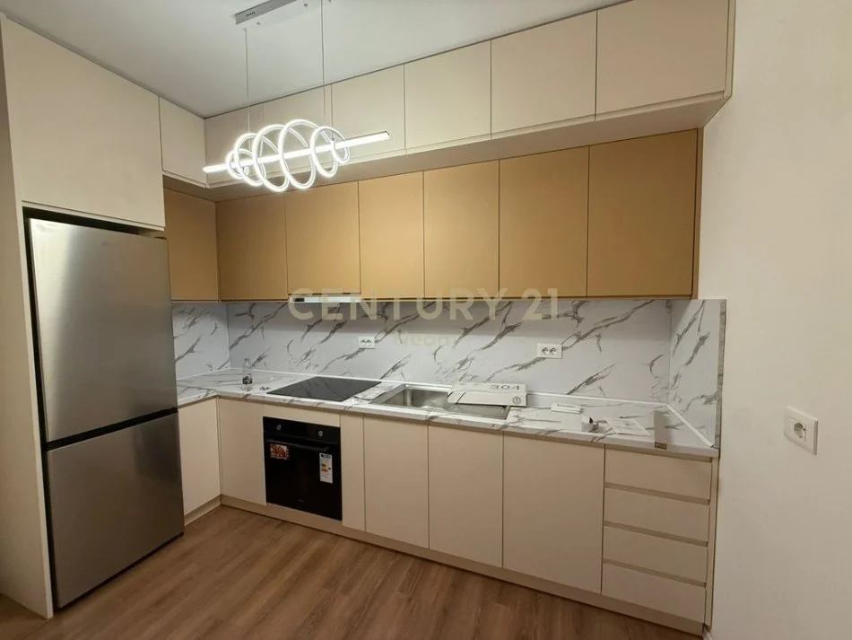 Tirane, jepet me qera apartament 2+1+Ballkon Kati 6, 100 m² 900 € (Kodra e Diellit 1)