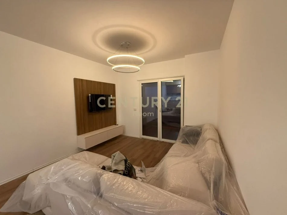 Tirane, jepet me qera apartament 2+1+Ballkon Kati 6, 100 m² 900 € (Kodra e Diellit 1)