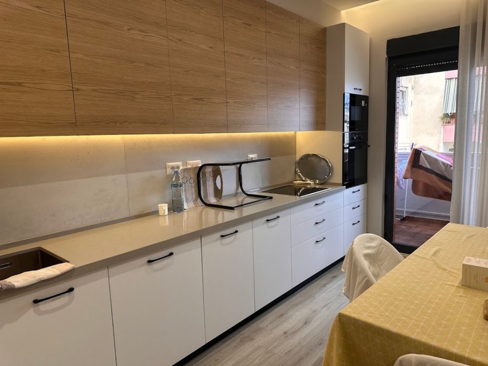 Tirane, jepet me qera apartament 2+1+Ballkon Kati 9, 105 m² 1.200 €