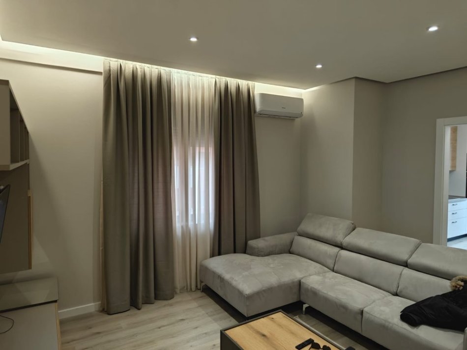 Tirane, jepet me qera apartament 2+1+Ballkon Kati 9, 105 m² 1.200 €