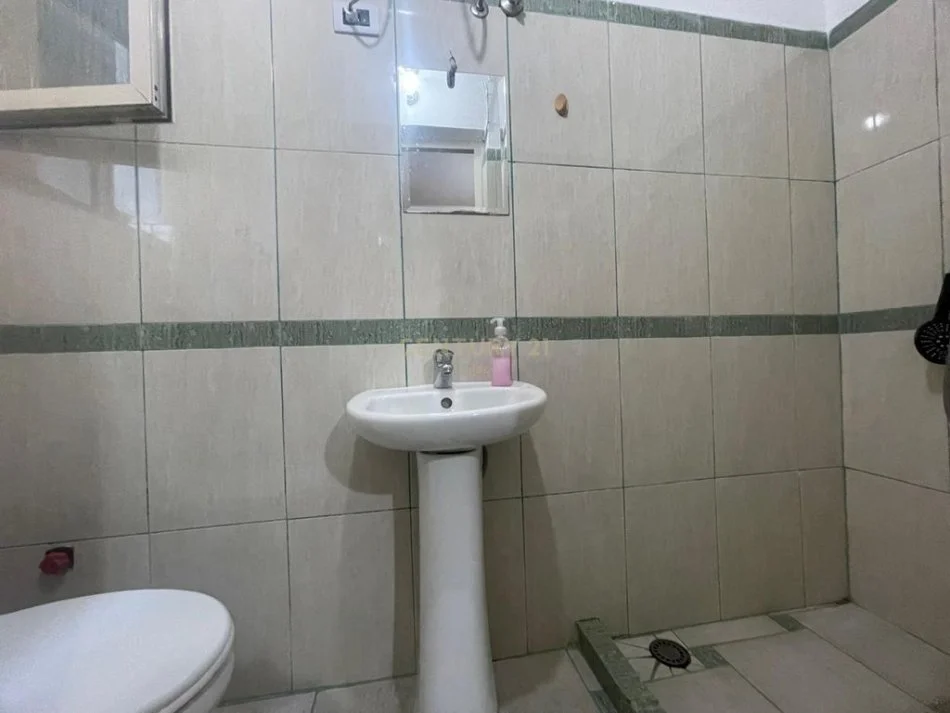 Tirane, jepet me qera apartament 1+1 Kati 2, 58 m² 450 € (5 maji)