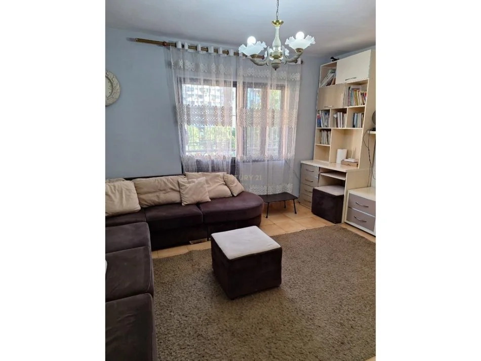 Tirane, jepet me qera apartament 2+1+Ballkon Kati 4, 550 € (21 dhjetori)