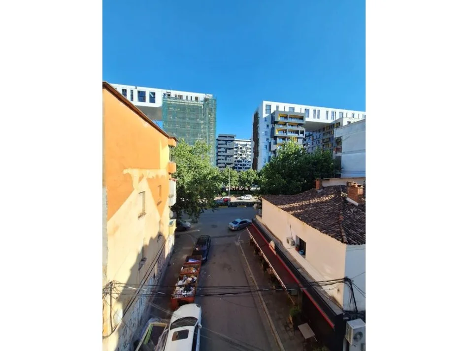 Tirane, jepet me qera apartament 2+1+Ballkon Kati 4, 550 € (21 dhjetori)
