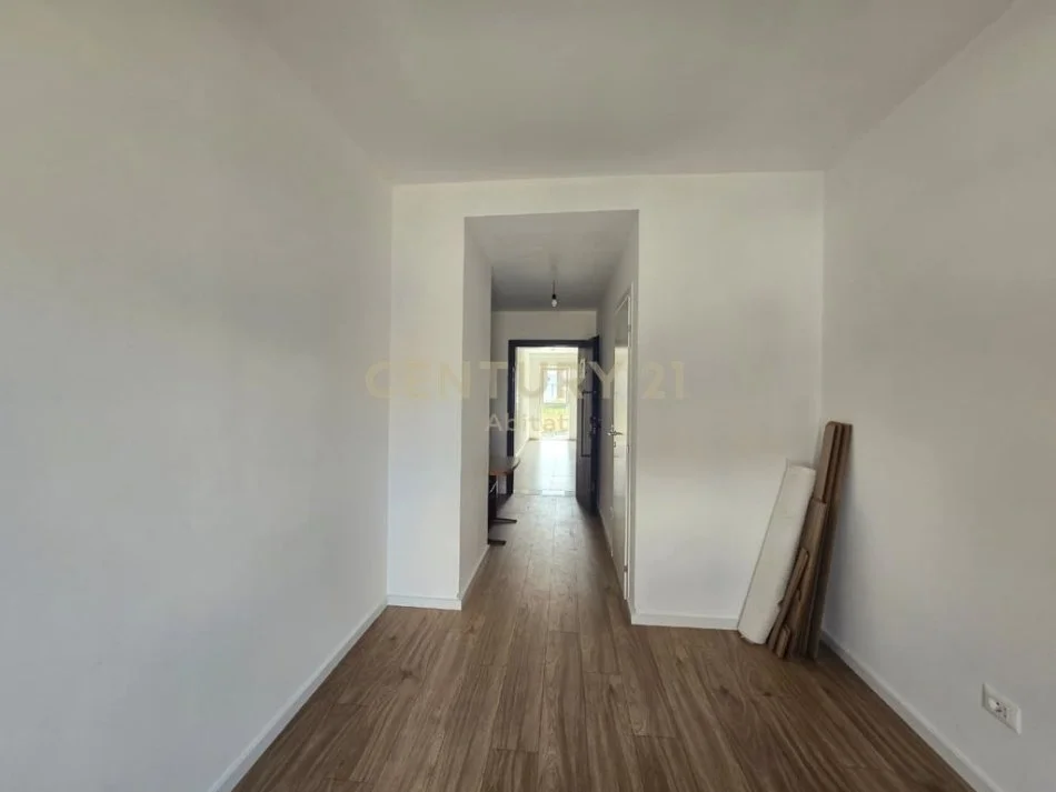 Tirane, shitet apartament 2+1+Ballkon Kati 3, 117 m² 187.000 € (laprak)