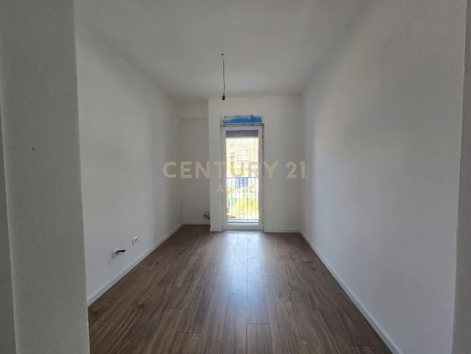 Tirane, shitet apartament 2+1+Ballkon Kati 3, 117 m² 187.000 € (laprak)