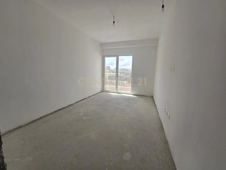 Tirane, shitet apartament 2+1+Ballkon Kati 3, 117 m² 187.000 € (laprak)