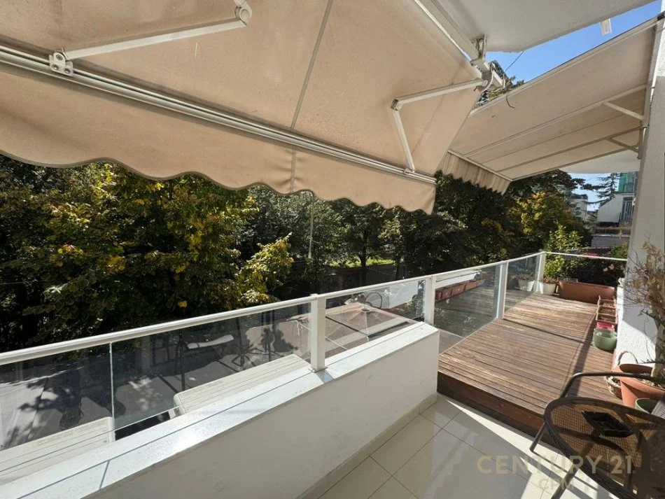 Tirane, shitet apartament 3+1 Kati 1, 193 m² (Bllok)