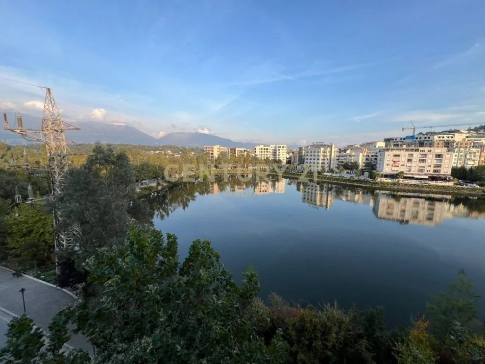 Tirane, jepet me qera apartament 2+1+Ballkon Kati 3, 107 m² 700 € (FZ)