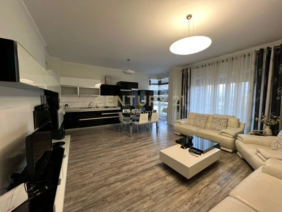 Tirane, jepet me qera apartament 2+1+Aneks+Ballkon Kati 3, 107 m² 700 € (Neom125186)