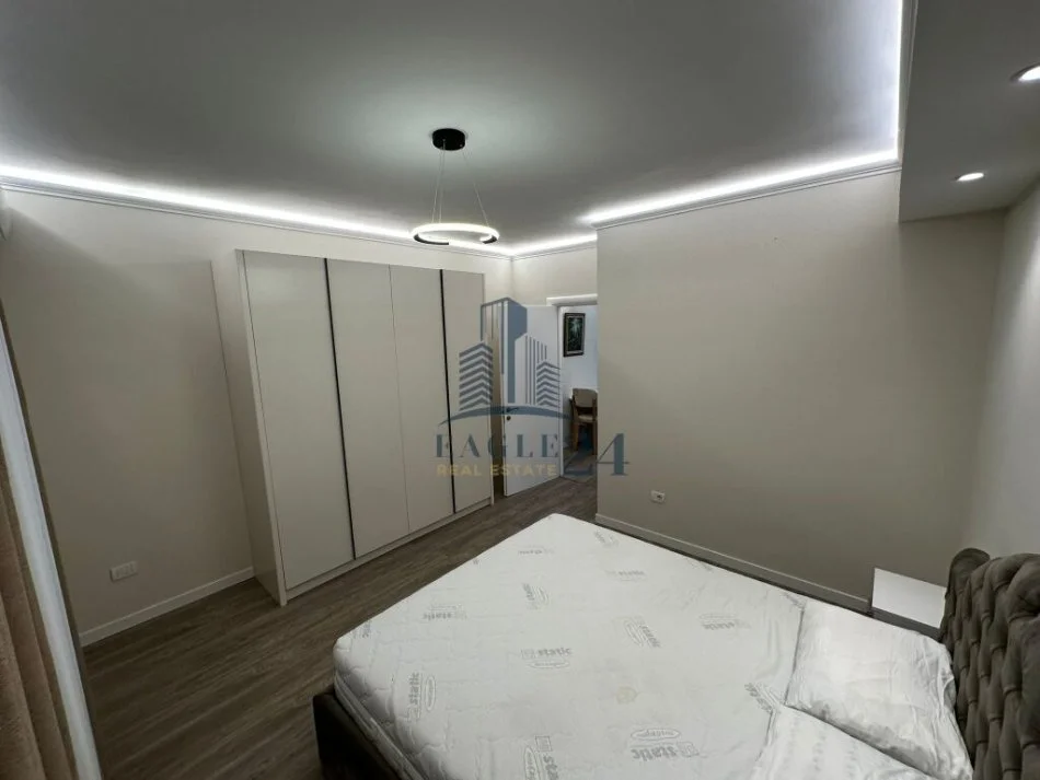 Tirane, jepet me qera apartament 1+1 Kati 2, 55 m² 500 € (Zogu i Zi prane Ring Center)