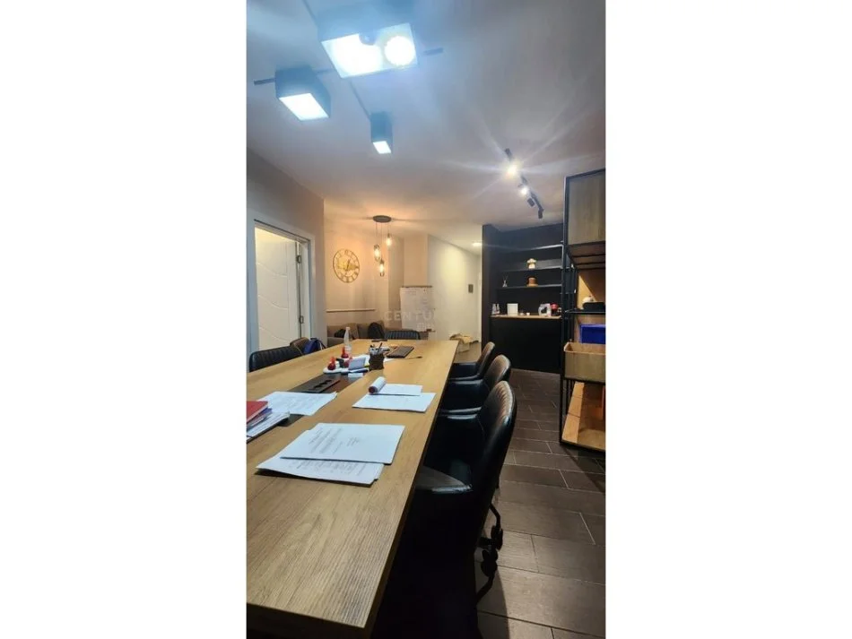 Tirane, jepet me qera apartament 2+1 Kati 3, 85 m² 800 € 