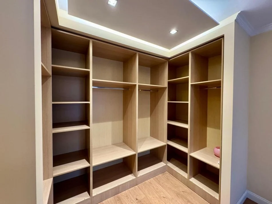 Tirane, jepet me qera apartament 2+1 Kati 5, 550 € (Xhanfize keko)