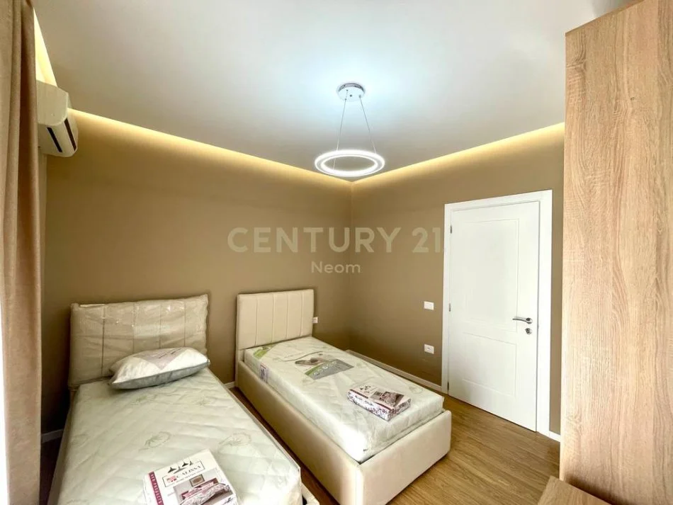 Tirane, jepet me qera apartament 2+1+Aneks+Ballkon Kati 1, 103 m² 800 € (Neom125260)