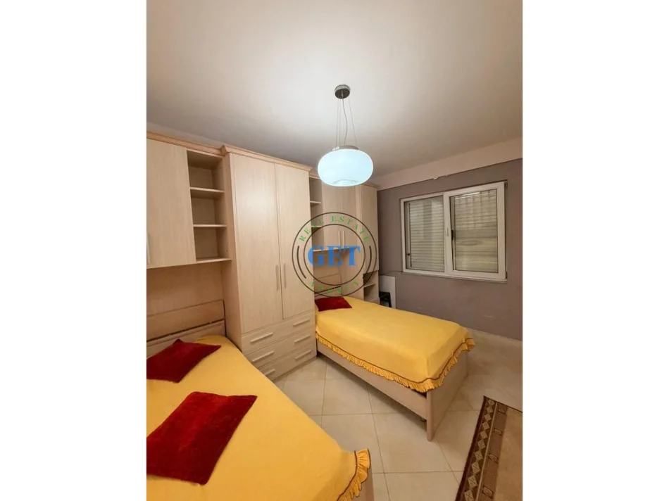 Durres, jepet me qera apartament 2+1+Ballkon Kati 6, 90 m² 500 € (Pallati i Sportit)