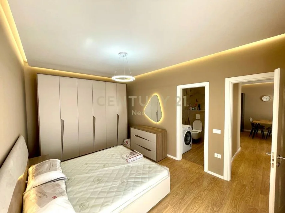Tirane, jepet me qera apartament 2+1+Ballkon Kati 1, 103 m² 800 € (Kopshti Botanik)