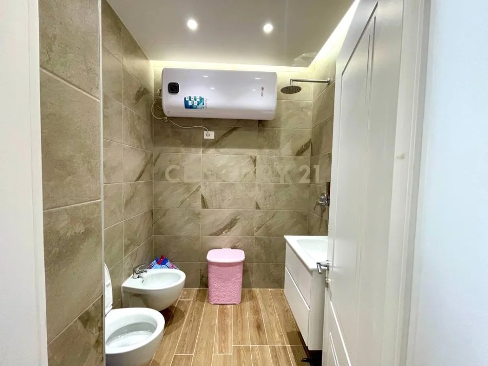 Tirane, jepet me qera apartament 2+1+Aneks+Ballkon Kati 1, 103 m² 800 € (Neom125260)