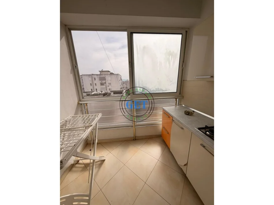 Durres, jepet me qera apartament 2+1+Ballkon Kati 6, 90 m² 500 € (Pallati i Sportit)