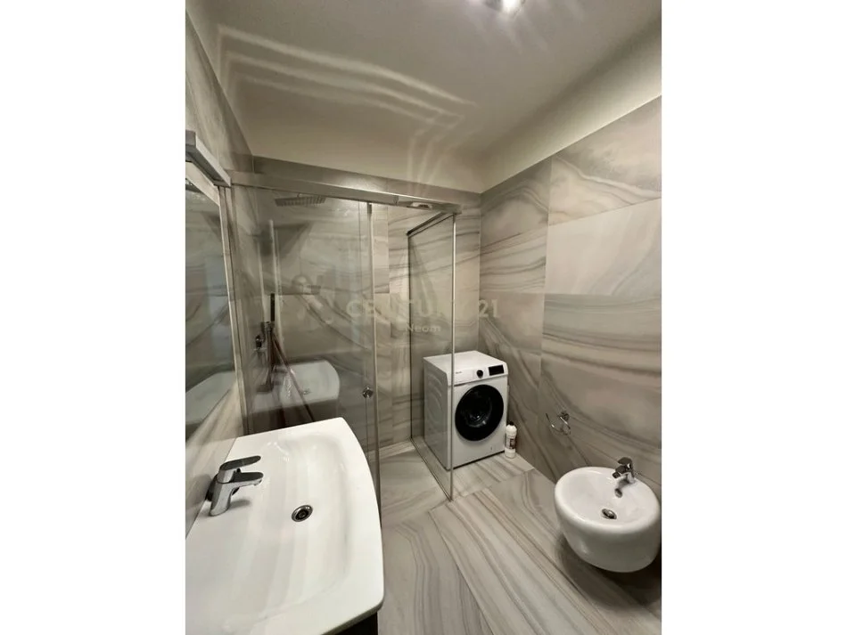 Tirane, jepet me qera apartament 1+1+Aneks+Ballkon Kati 7, 85 m² 1.400 € (Neom125389)