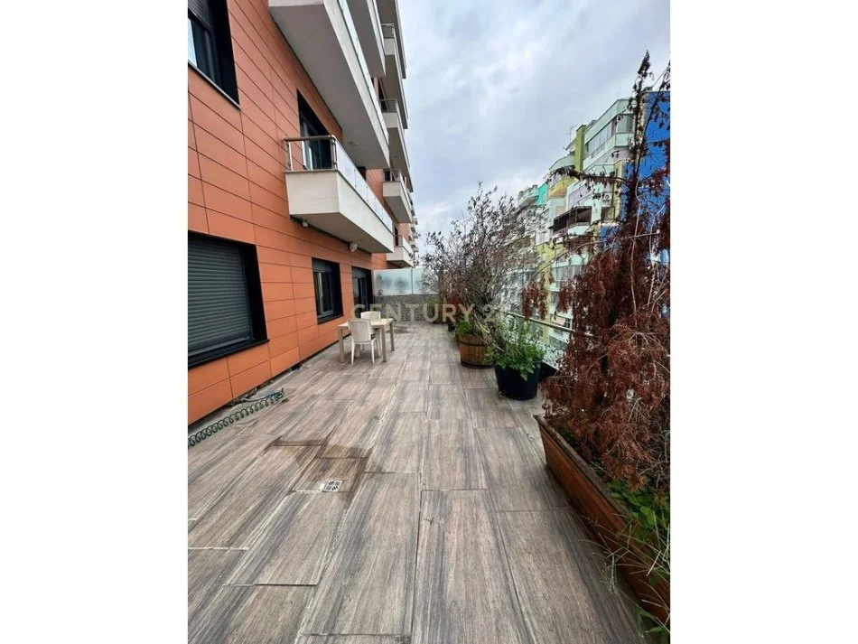 Tirane, jepet me qera apartament 1+1+Ballkon Kati 7, 85 m² 1.400 € (Ring Center)