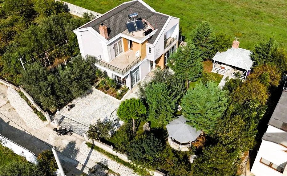 Tirane, shitet 3+1+Aneks+Ballkon , 214 m² 300.000 € 