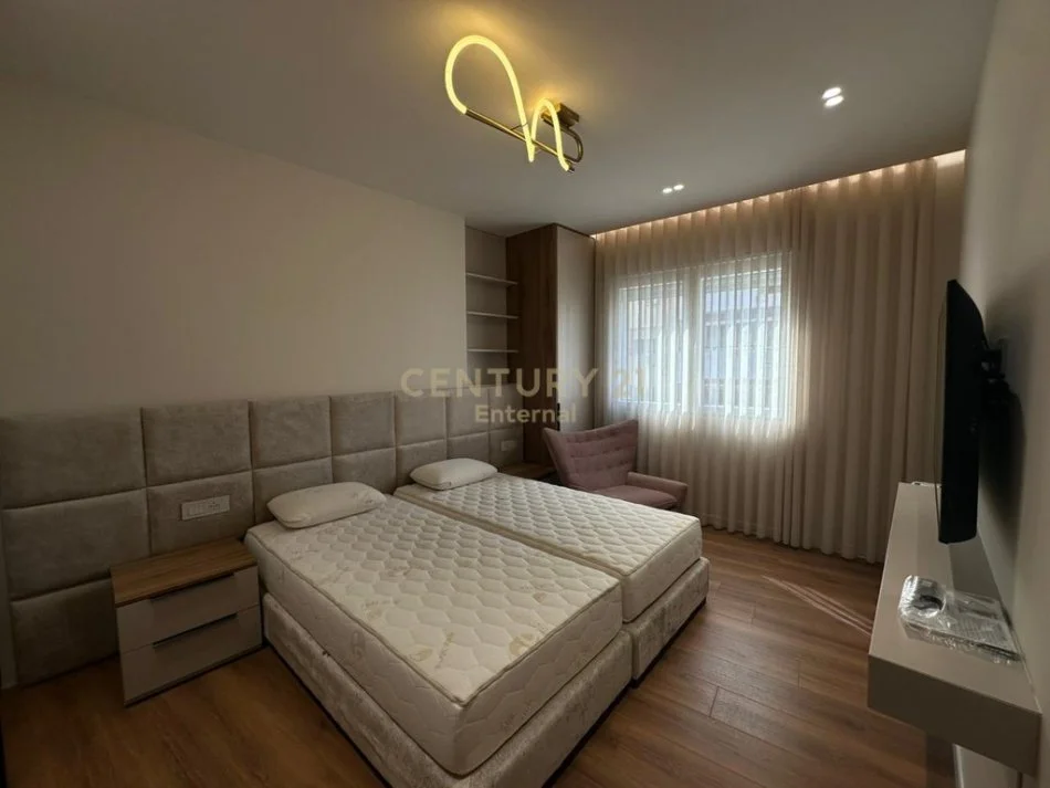 Tirane, jepet me qera apartament 1+1 Kati 4, 80 m² 1.000 € (Pazari i ri)