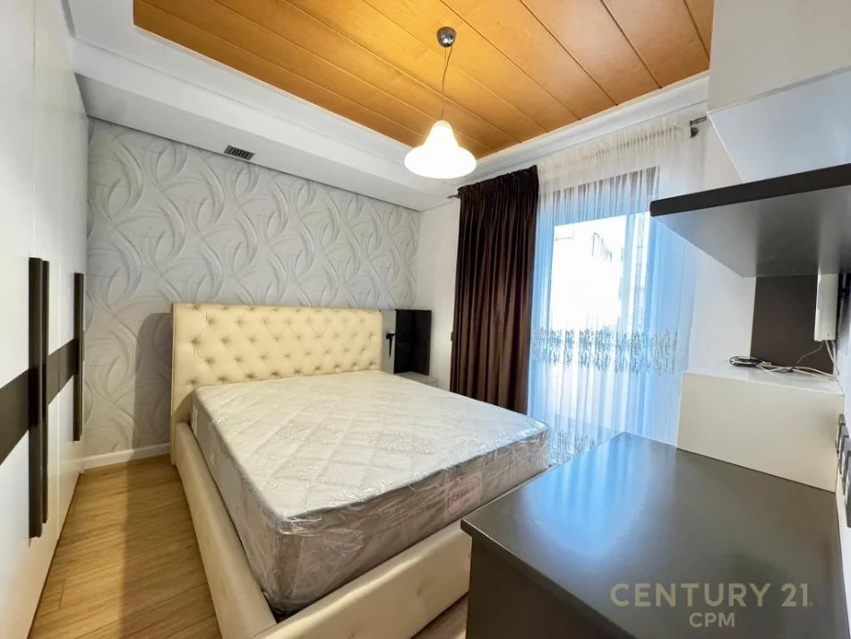 Tirane, jepet me qera Vile 3+1+Aneks+Ballkon Kati 0, 320 m² 2.500 € (s125418)