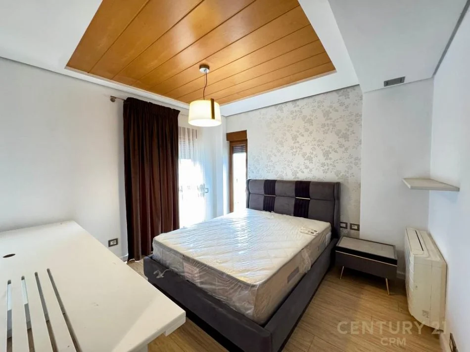 Tirane, jepet me qera Vile 3+1+Aneks+Ballkon Kati 0, 320 m² 2.500 € (s125418)