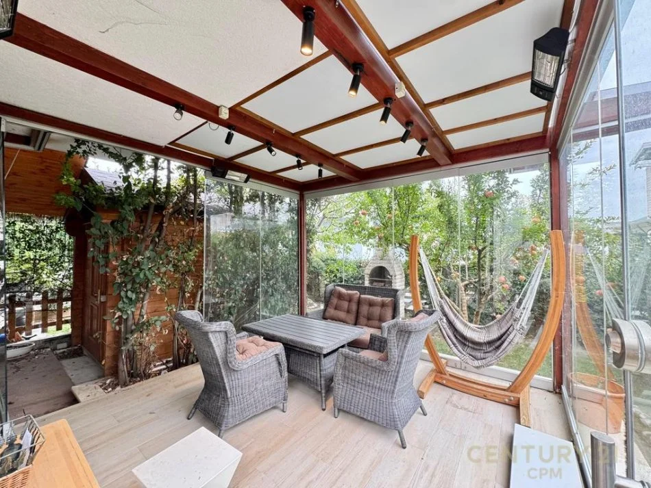 Tirane, jepet me qera Vile 3+1+Aneks+Ballkon Kati 0, 320 m² 2.500 € (s125418)