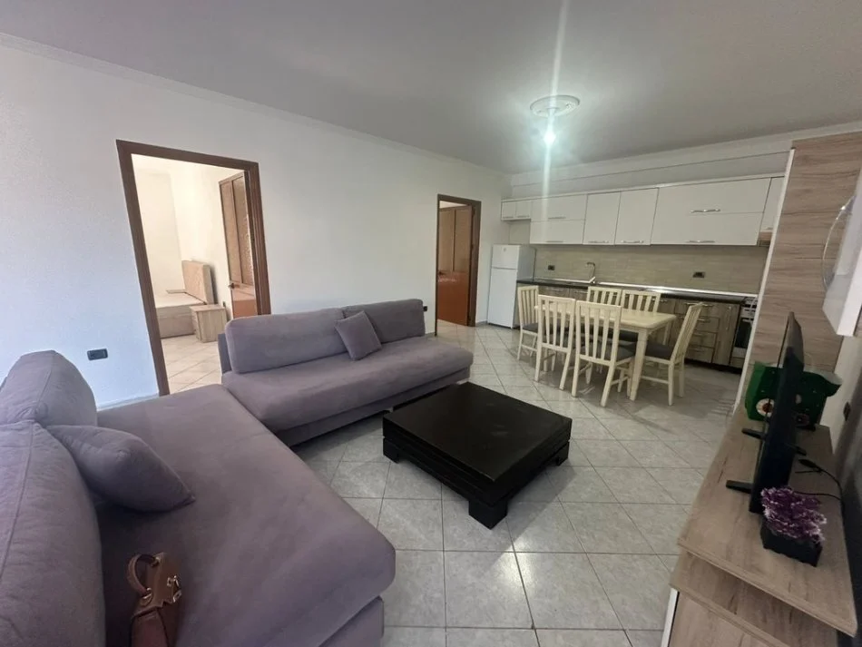Tirane, jepet me qera apartament 2+1+Ballkon Kati 2, 130 m² 450 € (bulevardi ri)