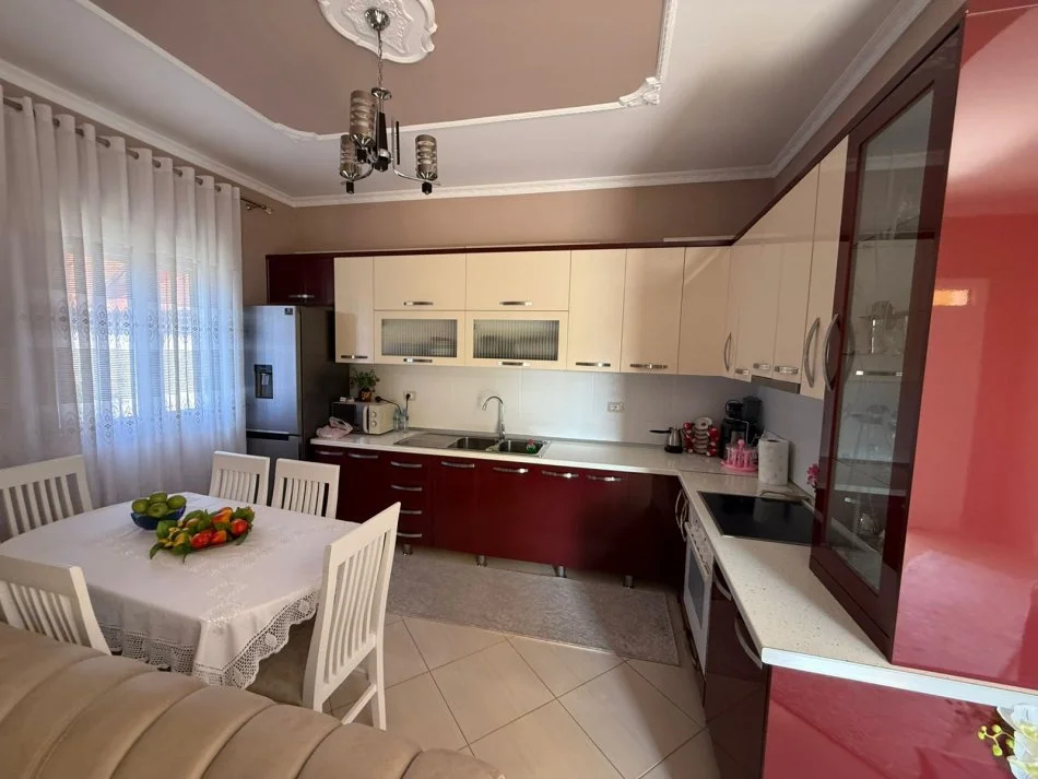 Tirane, shitet Vile , 114 m² 300.000 € 