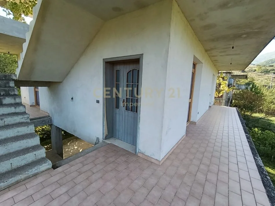 Tirane, shitet Vile 3 Katshe , 1.542 m² 400.000 € (ibe e poshtme)