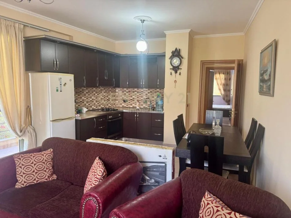 Tirane, jepet me qera apartament , 107 m² 450 € 