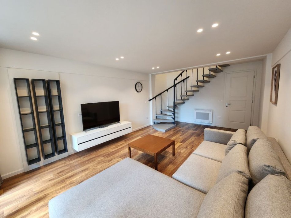 Tirane, jepet me qera apartament duplex Dublex Kati 5, 120 m² 1.100 € 