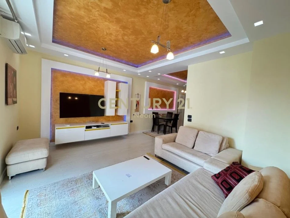 Tirane, jepet me qera apartament 2+1+Ballkon Kati 5, 99 m² 850 € 