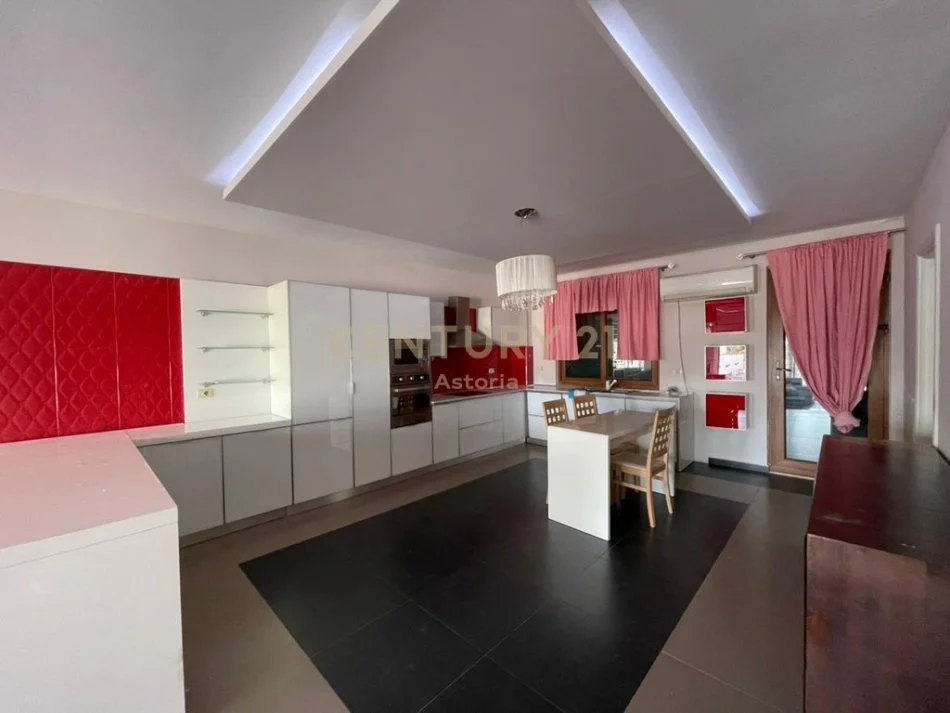 Tirane, jepet me qera Vile 3+1+Aneks+Ballkon Kati 3, 2.000 € (rezidenca kodra e diellit 1)