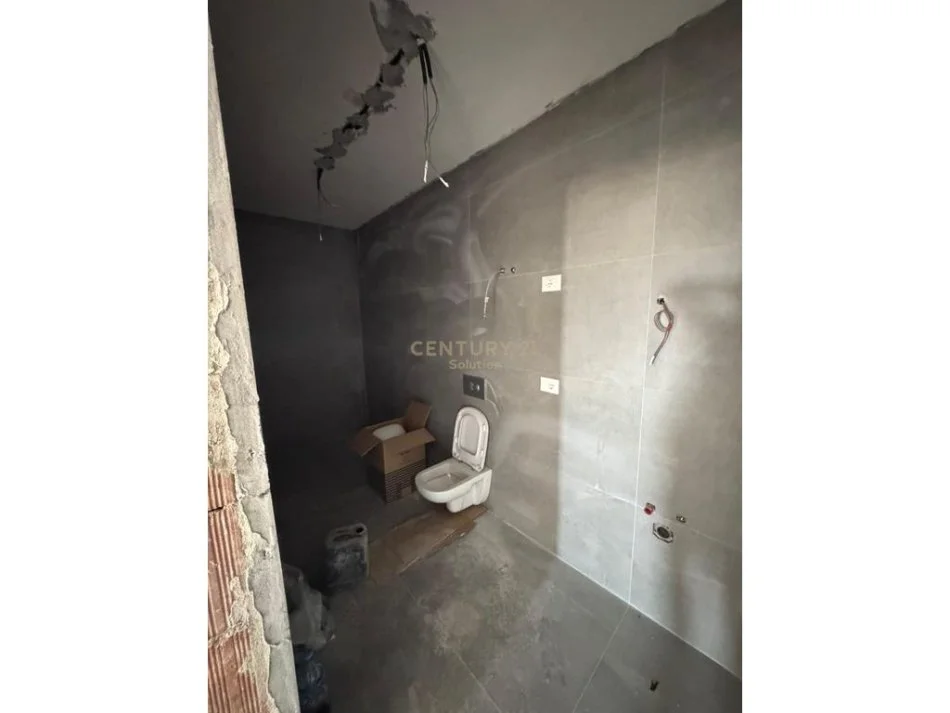 Tirane, shitet apartament 2+1+Ballkon Kati 5, 163 m² 230.000 € (rruga XHAFIZE KEKO)