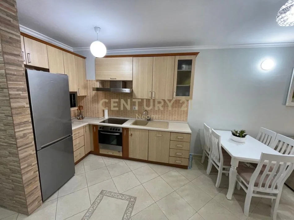 Tirane, jepet me qera apartament 2+1+Aneks+Ballkon Kati 3, 80 m² 600 € (Neom125579)