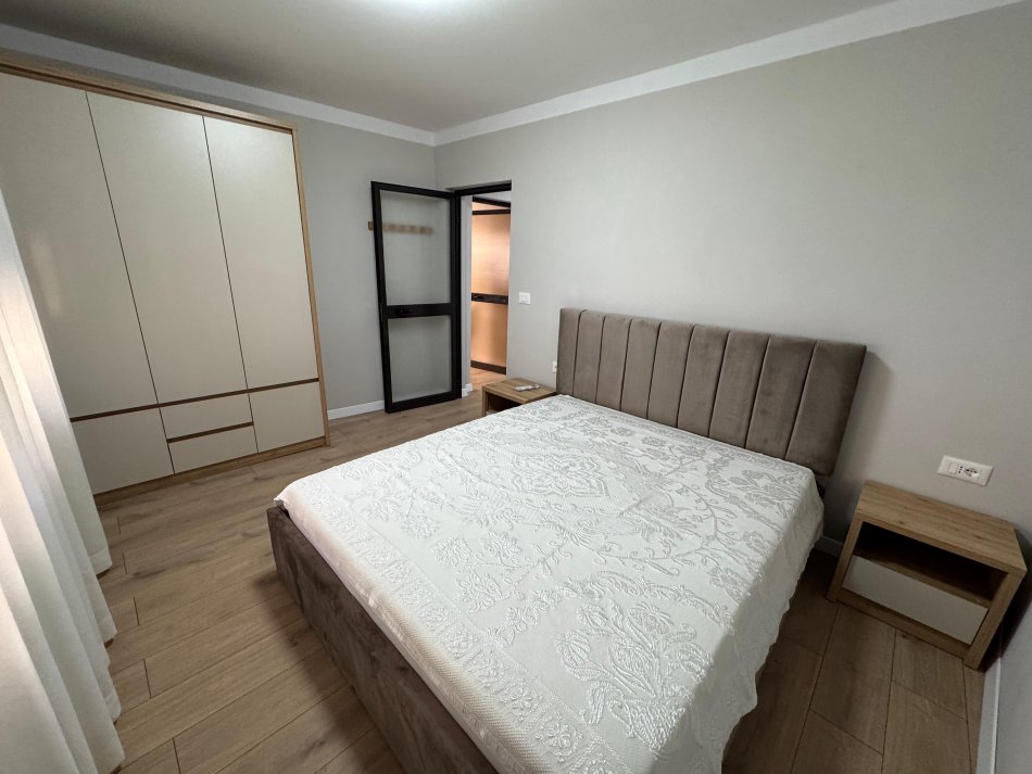 Tirane, jepet me qera apartament 2+1 Kati 2, 88 m² 600 € (Rruga qemal stafa ,shkolla e kuqe)