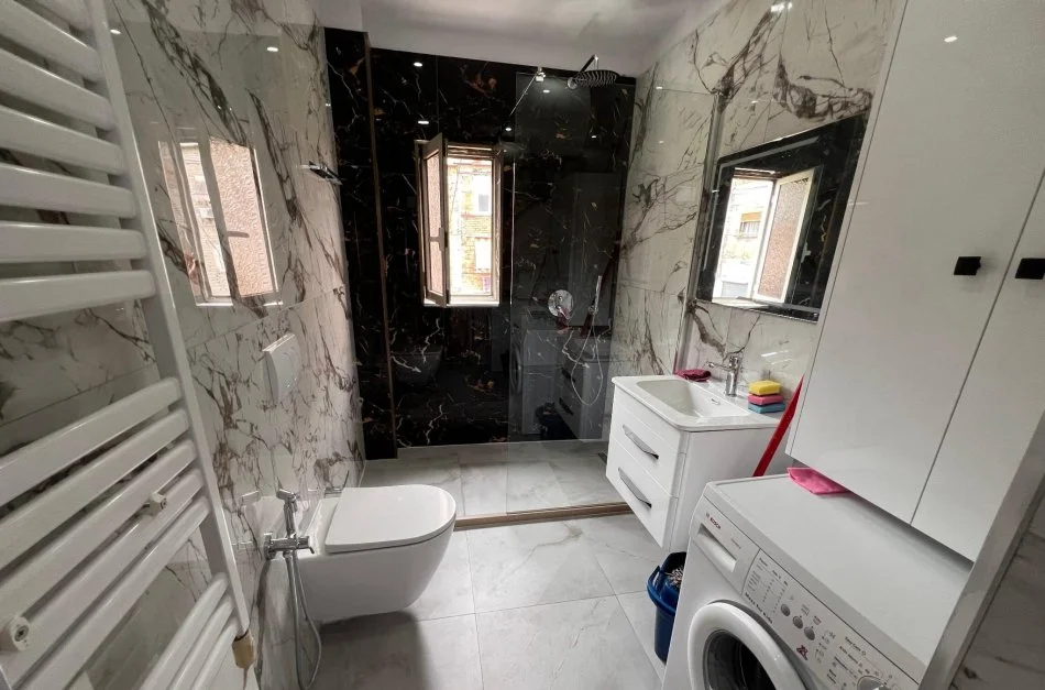 Tirane, jepet me qera apartament 1+1+Ballkon Kati 4, 67 m² 500 € (Zogu i zi)