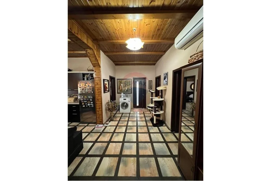 Tirane, shitet apartament 3+1 , 170.000 € (Tregu Elektrik)