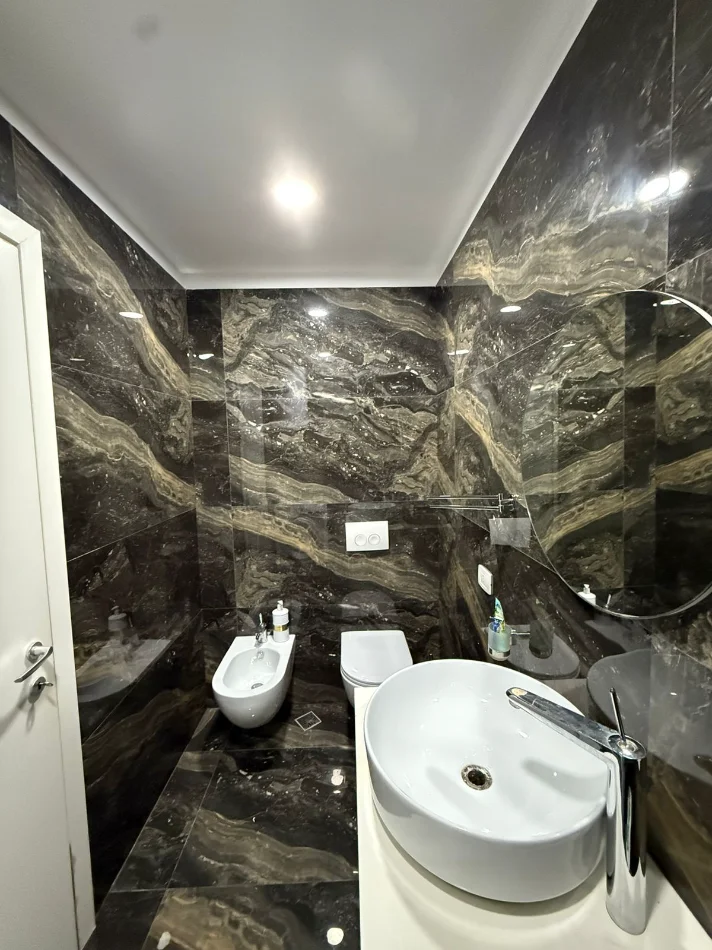 Tirane, jepet me qera apartament 2+1 Kati 2, 110 m² 800 € (Ish Fusha e Aviacionit)