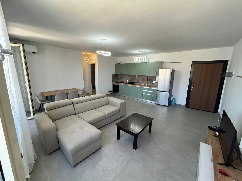 Tirane, jepet me qera apartament 1+1+Ballkon Kati 3, 83 m² 350 € (Kompleki Tom Doshit)