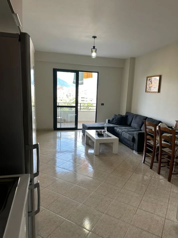 Tirane, jepet me qera apartament 1+1 Kati 4, 70 m² 390 €