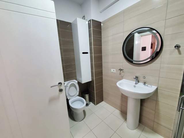 Tirane, jepet me qera apartament 1+1+BLK Kati 3, 65 m² 400  Euro (Rruga Ibrahim Dervishi, Komuna e Parisit)
