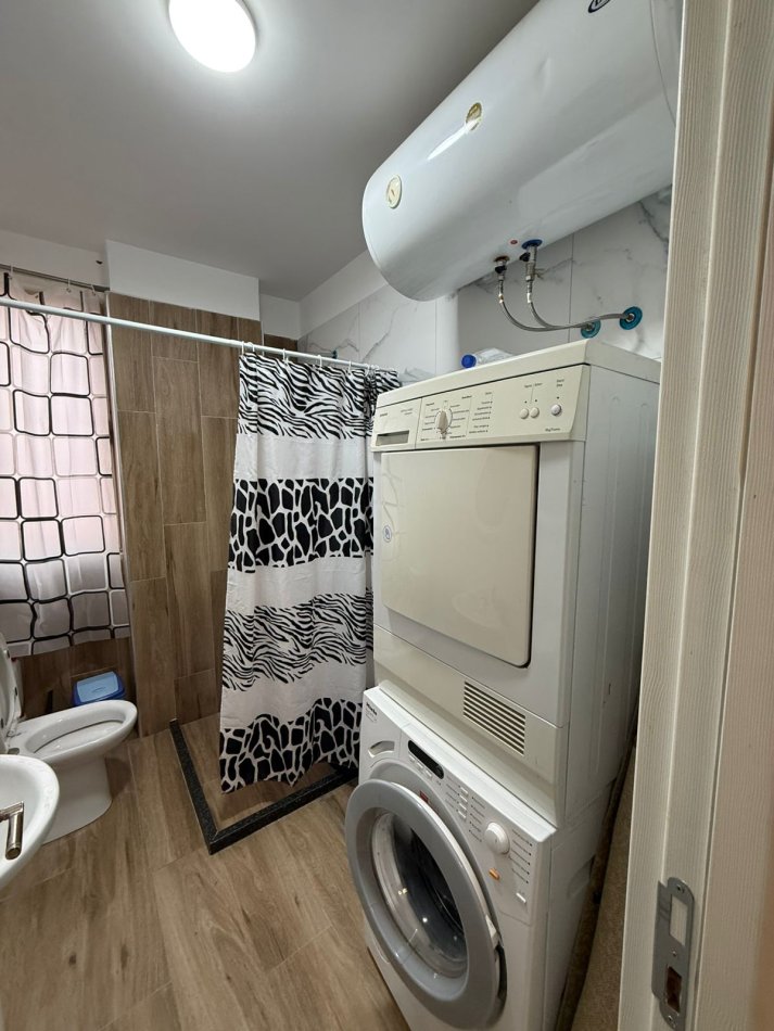 Tirane, jepet me qera apartament 3+1+Ballkon Kati 3, 95 m² 500 € (Kopshti Botanik)