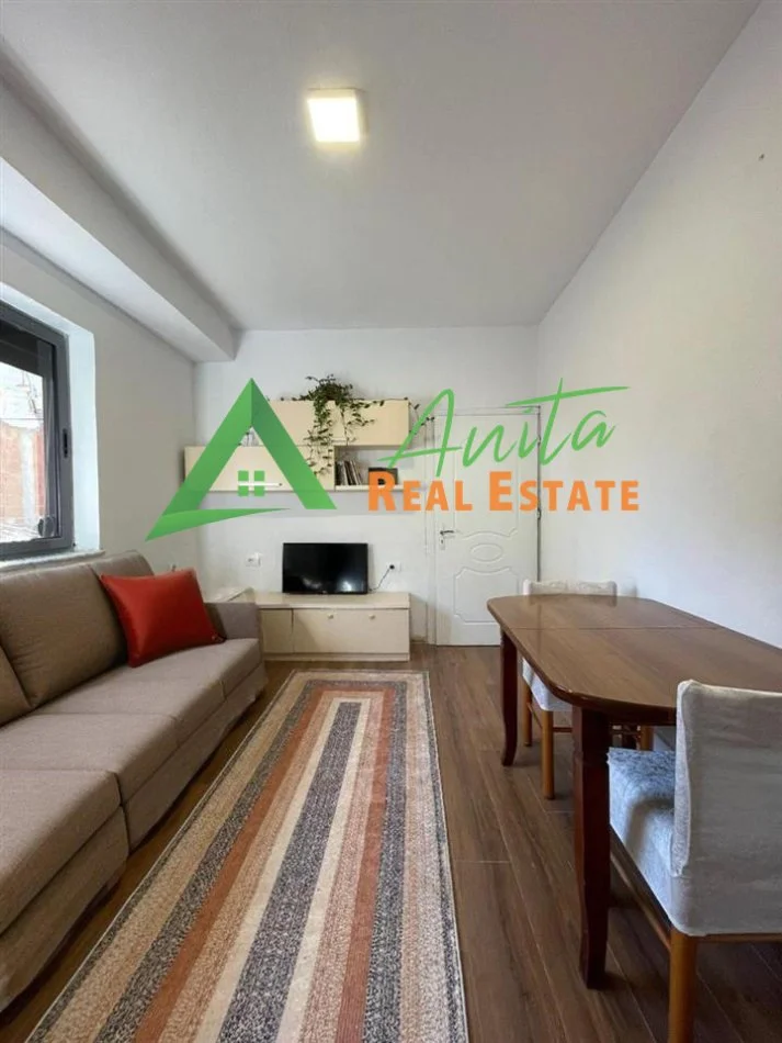 Tirane, jepet me qera apartament 1+1 Kati 2, 62 m² 500 € (Rruga Vllazen Huta)