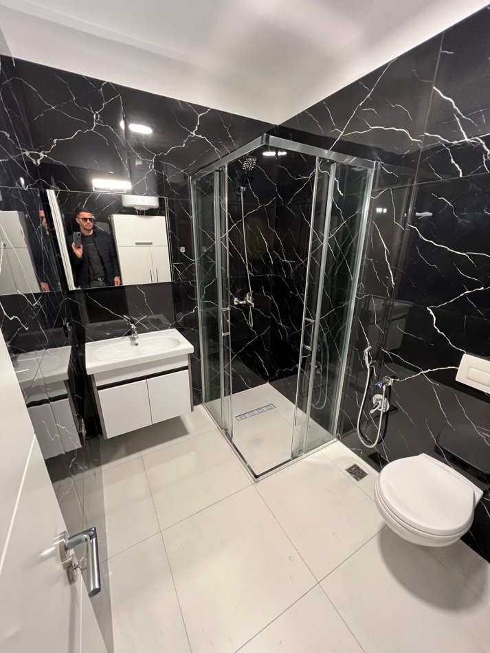 Tirane, jepet me qera apartament 1+1 Kati 11, 78 m² 700 € (Rruga komuna e parisit)